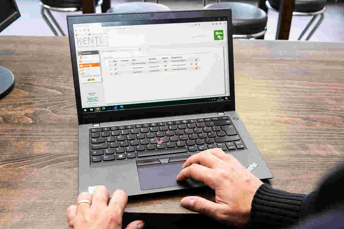 Laptop mit Kentix: SmartAccess Lösung